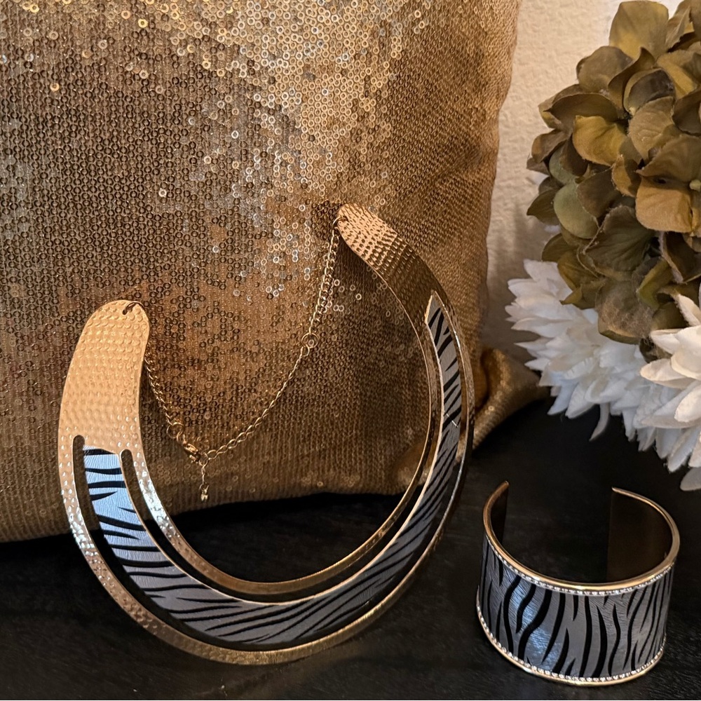 Gold and Black Zebra Pattern Necklace and Bracelet Set